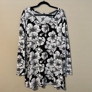 LuLaRoe Lynnae Floral Blouse
